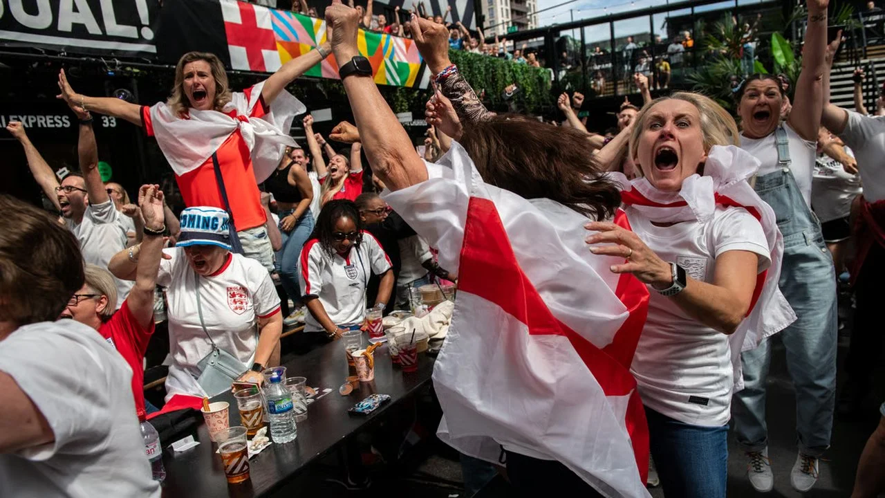 英格兰队世界杯前伤病轮换全景深度扫描：冲冠可能促银行假日议题升温